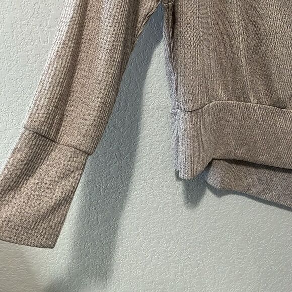 STELLA & DOT (NWT) Oatmeal Asymmetrical, Off Shoulder Long Sleeve Top, Size XL - Picture 3 of 7